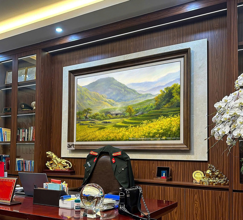 Cách treo tranh phong thủy phòng làm việc phía sau bàn làm việc