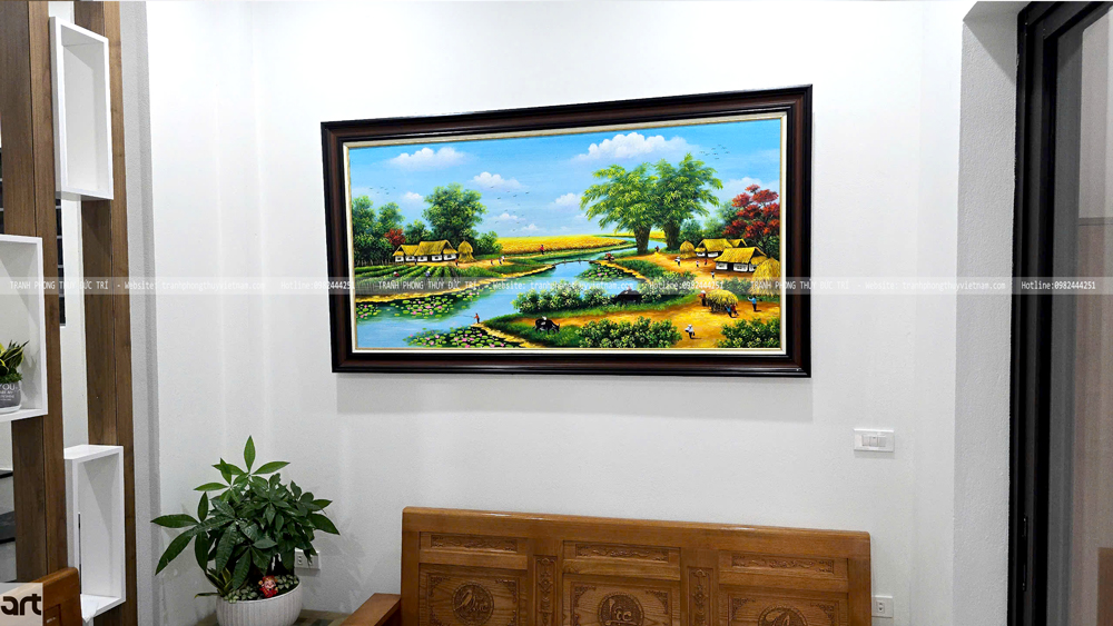 Phòng khách treo tranh vẽ cảnh làng quê mang lại vẻ đẹp thanh bình