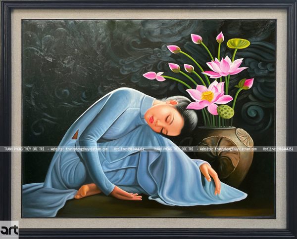 Tranh sơn dầu thiếu nữ bên bình hoa sen hồng