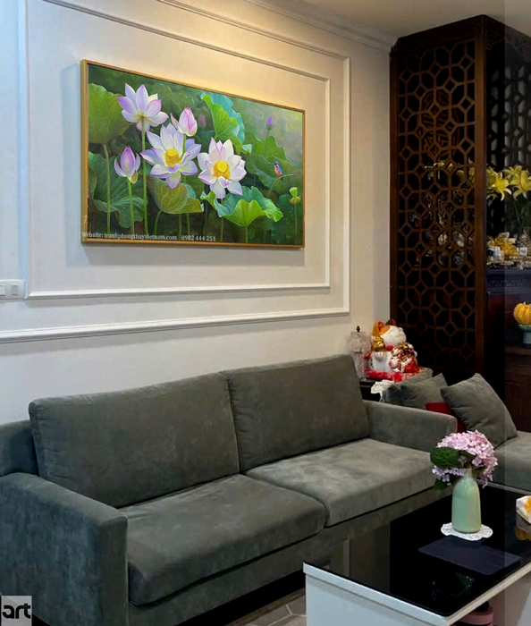 Tranh hoa sen treo phòng khách chung cư cho người mệnh Mộc Tranh hoa sen treo phòng khách chung cư cho người mệnh Mộc