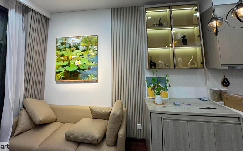 Tranh hoa sen treo phòng khách chung cư phù hợp với người mệnh Thủy Tranh hoa sen treo phòng khách chung cư phù hợp với người mệnh Thủy