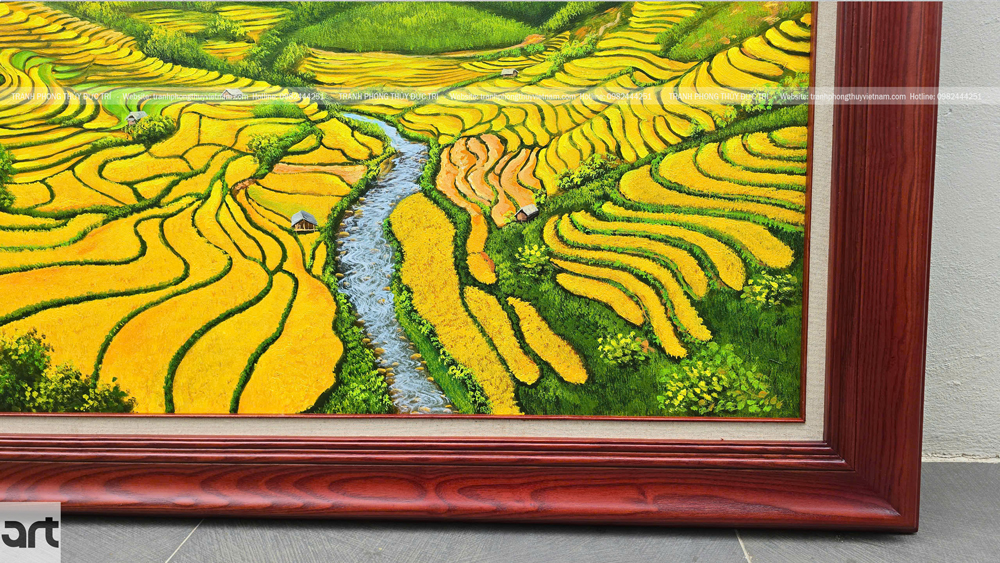 Tranh ruộng bậc thang vàng óng bên con suối nhỏ Tranh ruộng bậc thang vàng óng bên con suối nhỏ