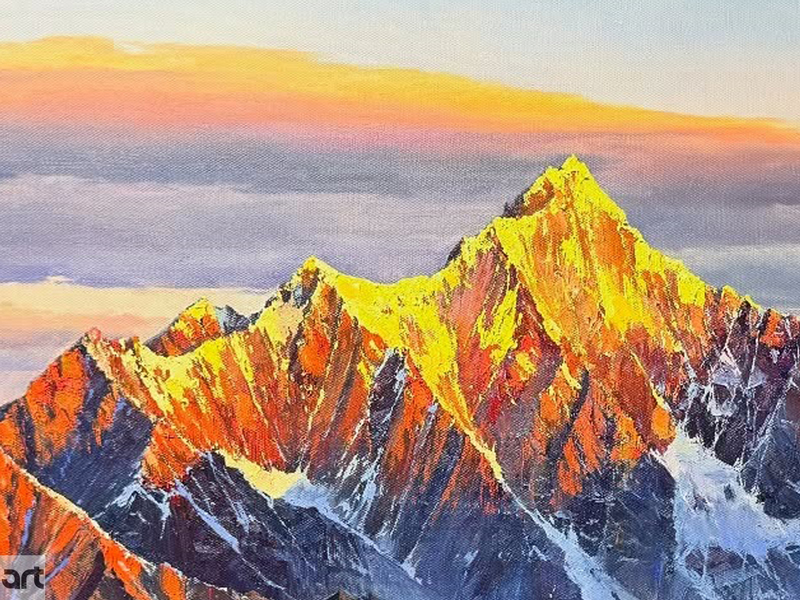 Chi tiết tranh núi vàng sơn dầu với đỉnh núi phủ sắc vàng cam, đường nét mạnh mẽ và nền trời bình minh Chi tiết tranh núi vàng sơn dầu với đỉnh núi phủ sắc vàng cam, đường nét mạnh mẽ và nền trời bình minh