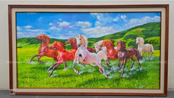 Tranh Mã Đáo Thành Công 8 ngựa phi nước đại giữa đồng cỏ xanh
