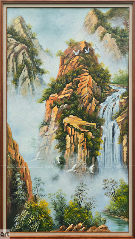ranh sơn thủy hữu tình vẽ sơn dầu với núi non trùng điệp, thác nước nhiều tầng, cây xanh và chim trắng.